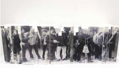 Graciela Sacco. De la serie Ensayo sobre la espera, 2004. Instalación. Heliografía sobre papel y libros antiguos, 40 x 30 x 110 cm. Pieza única.